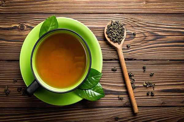 Uống trà xanh có thể giúp giảm huyết áp và cholesterol trong máu