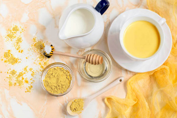 Mặt nạ tinh bột nghệ, sữa tươi và mật ong nguyên chất
